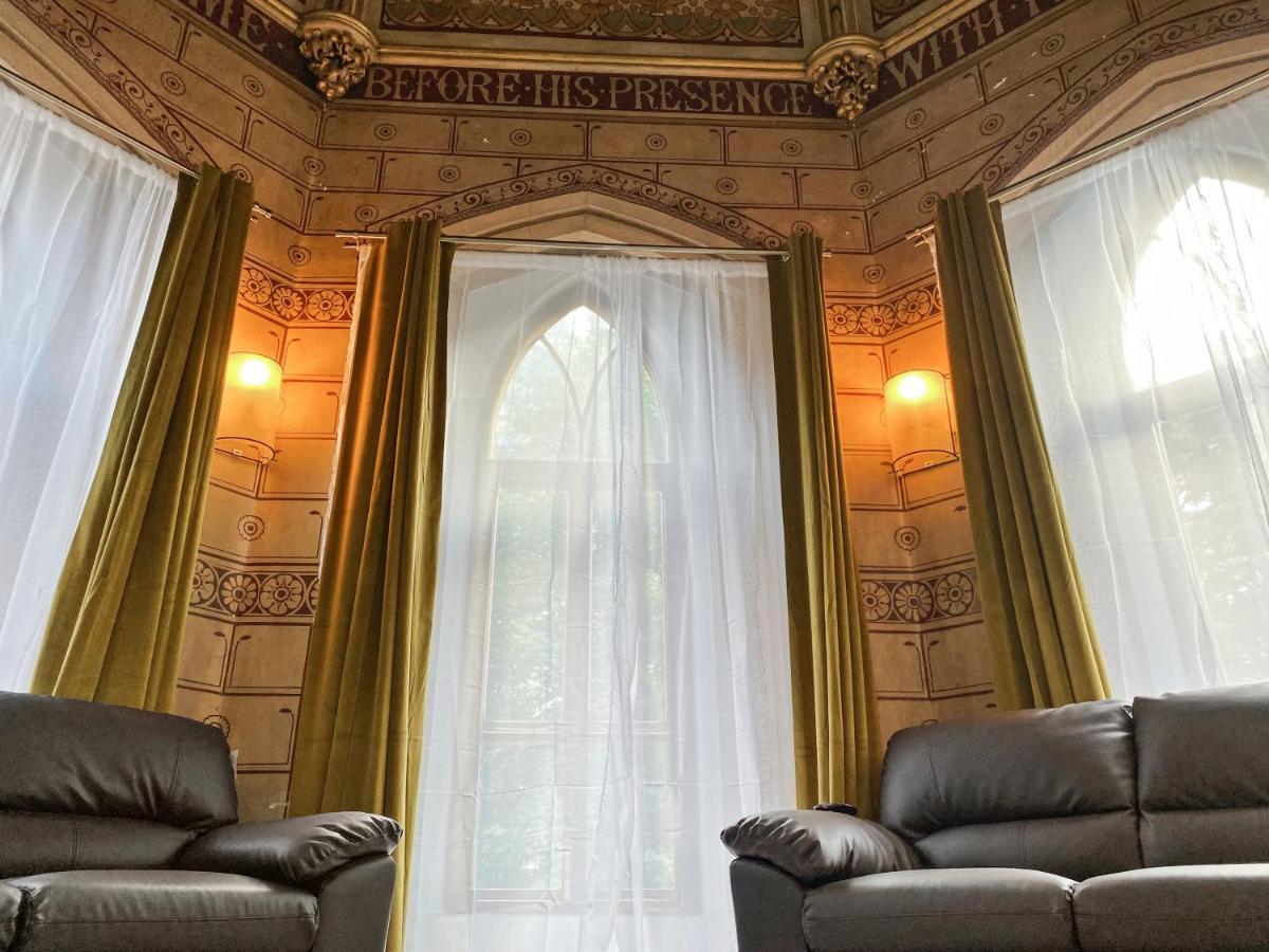 Rare 1-Bed Church Converted Apartment In London Kültér fotó