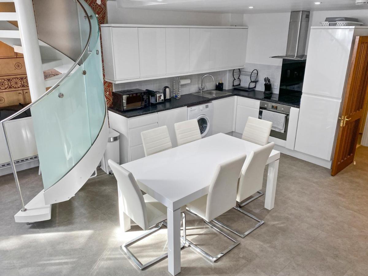 Rare 1-Bed Church Converted Apartment In London Kültér fotó