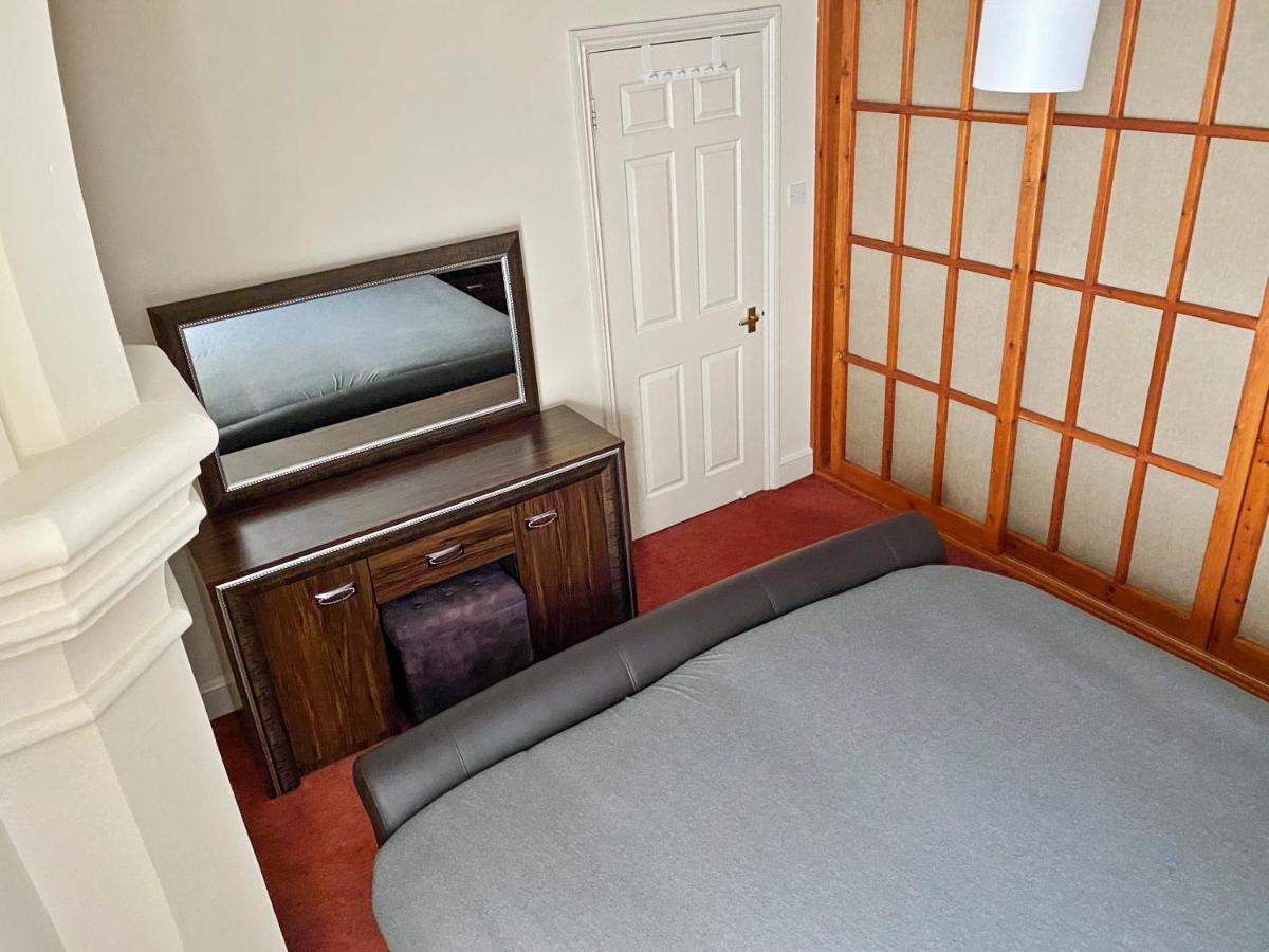 Rare 1-Bed Church Converted Apartment In London Kültér fotó