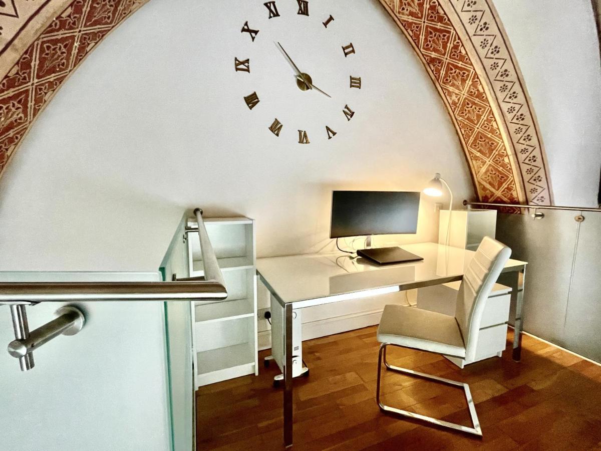 Rare 1-Bed Church Converted Apartment In London Kültér fotó