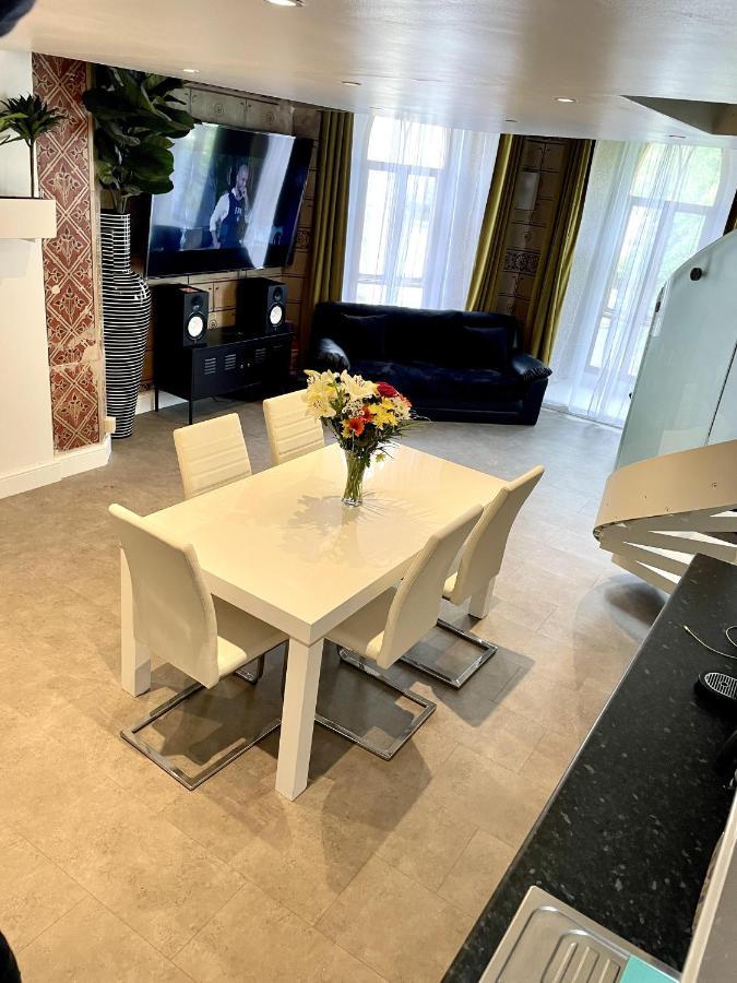Rare 1-Bed Church Converted Apartment In London Kültér fotó